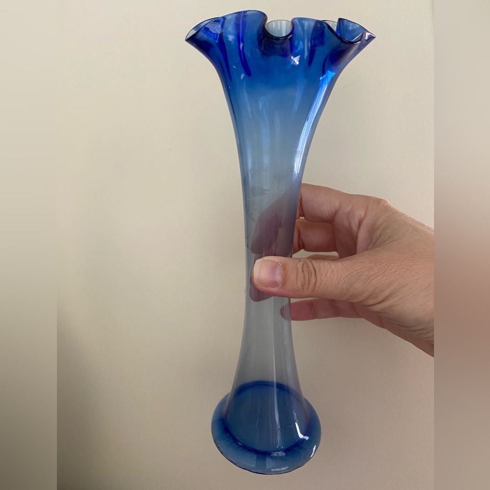 🖤 Vintage Cobalt Blue Hand Blown Glass 10” Tall Vase with Ruffled Edge
